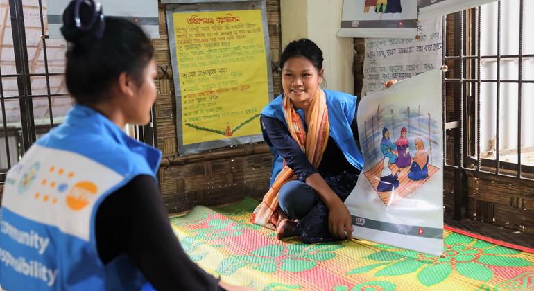 An information and awareness-raising session in Teknaf, Cox’s Bazar, Bangladesh.