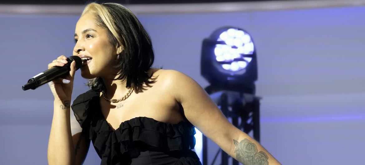 Ocevne warming up the room at the Stand Up for Social Justice concert in Geneva.