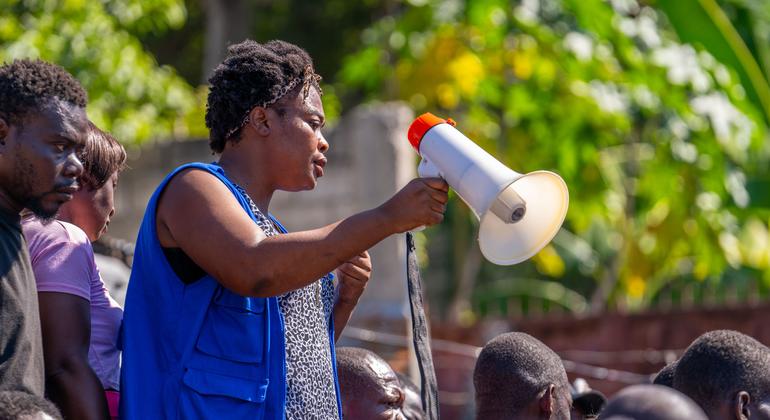 IOM staff member, Rose, supports displaced people as they pick up humanitarian supplies.