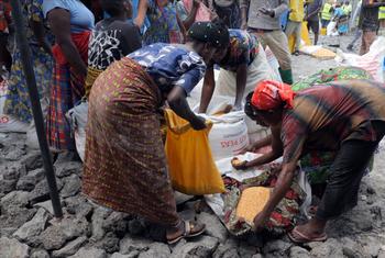 Women in Goma in the eastern DR Congo collect food provider by the UN and its partners. 