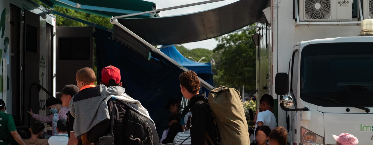 Displaced people from Catatumbo arrive at General Santander Stadium in Cúcuta.